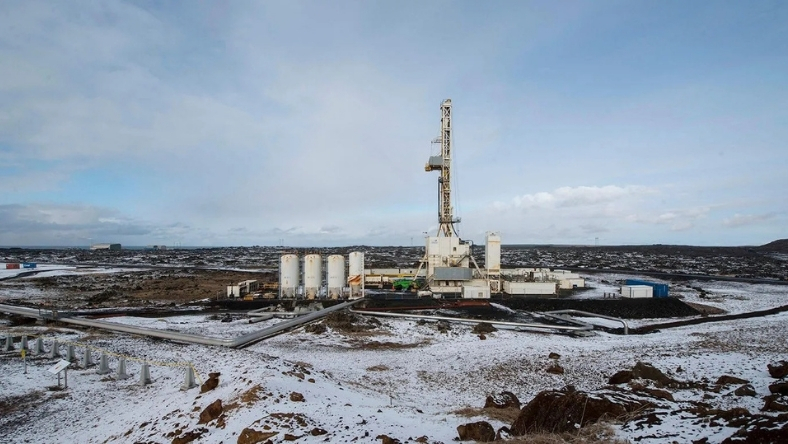 Geothermal drilling rig and surface plant at US engineered geothermal test site